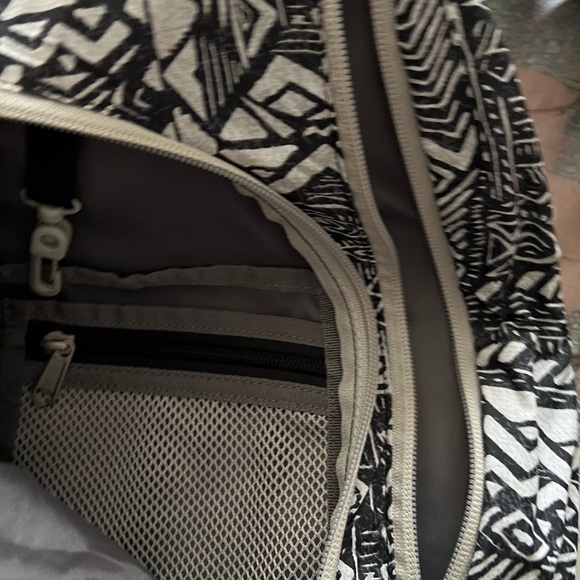 Eddie Bauer Black and White Patterned sling bag - Picture 2 of 5